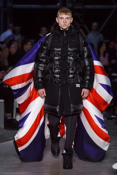Look 10